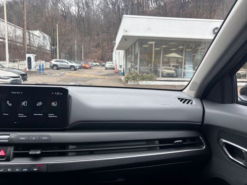 Used 2025 Kia K4 LXS image 36