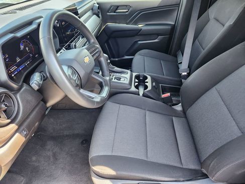 Used 2024 Chevrolet Colorado W/T RWD image 12