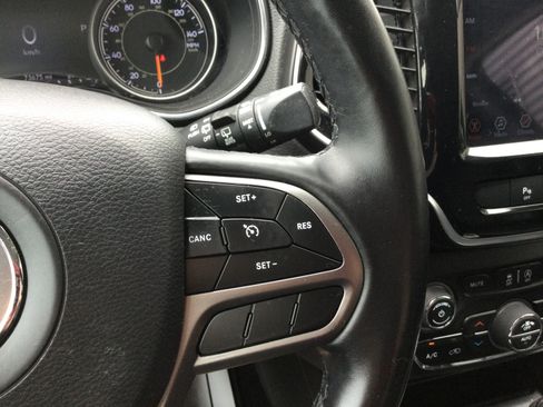 Used 2020 Jeep Cherokee Limited AWD/4WD image 14