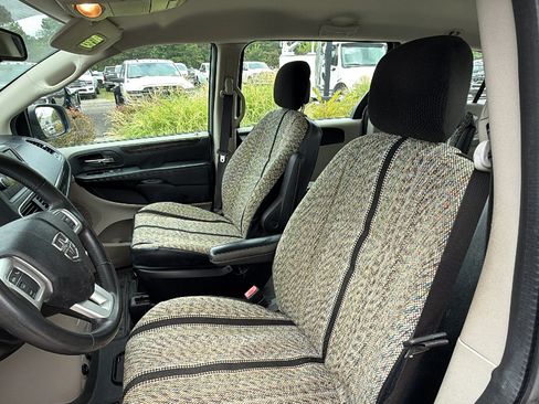 Used 2015 Dodge Grand Caravan American Value Package w/ UConnect Hands-Free Group FWD image 17