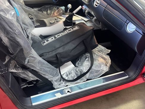 Used 2005 Ford GT RWD image 71
