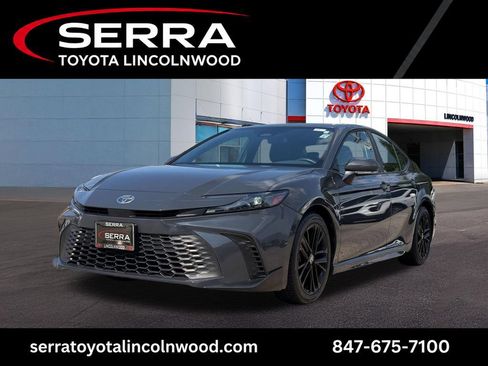 Used 2025 Toyota Camry SE FWD image 1