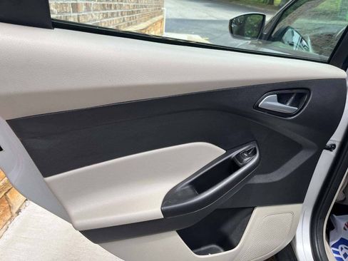 Used 2013 Ford Focus SE FWD image 19