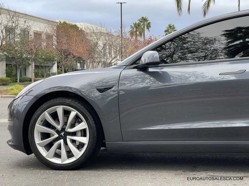 Used 2018 Tesla Model 3 Long Range image 10