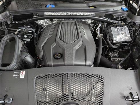 New 2026 Porsche Macan image 17