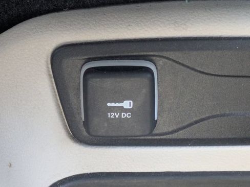Used 2024 Chrysler Pacifica Limited FWD image 24