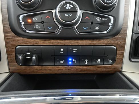 Used 2016 RAM 1500 Laramie w/ Convenience Group AWD/4WD image 31
