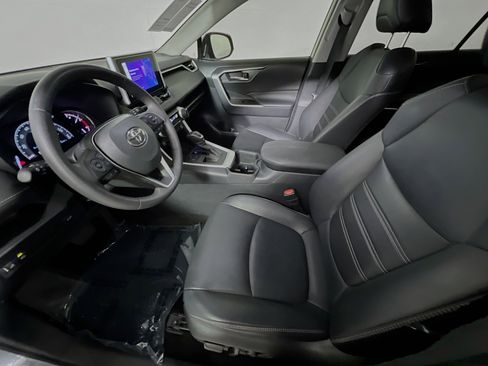 Used 2023 Toyota RAV4 XLE Premium image 15