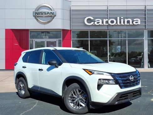 Used 2025 Nissan Rogue S image 1