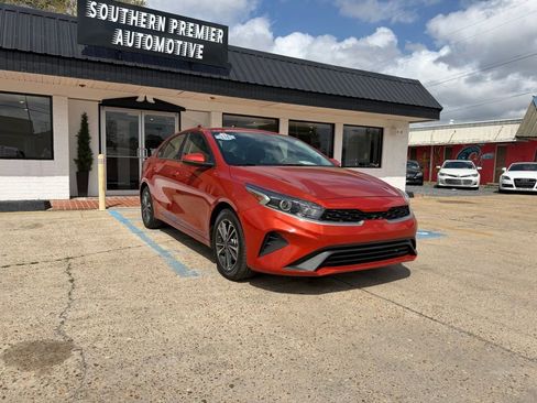 Used 2023 Kia Forte LXS w/ LXS Technology Package image 3