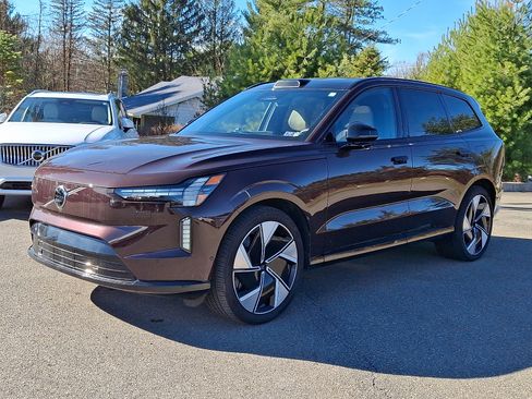 New 2025 Volvo EX90 Ultra image 2
