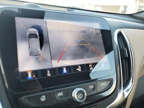 Used 2023 Chevrolet Equinox Premier image 14