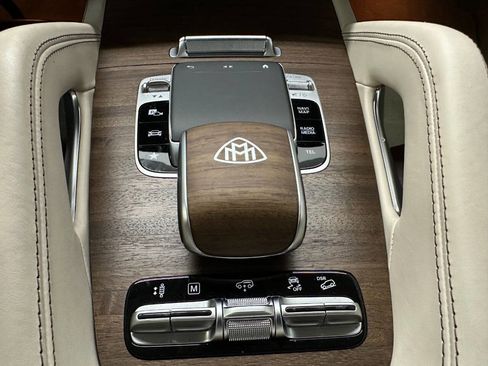 Used 2023 Mercedes-Benz Maybach GLS 600 4MATIC image 21