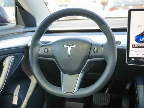 Used 2021 Tesla Model 3 Standard Range Plus image 16