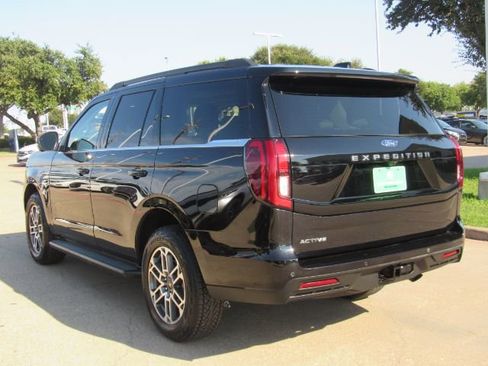 Used 2025 Ford Expedition Active image 13