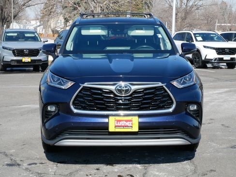 Used 2020 Toyota Highlander Platinum image 2