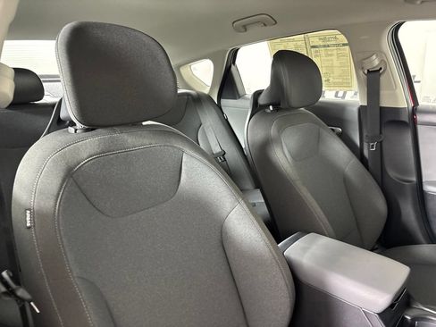 Used 2025 Kia K4 FWD image 25