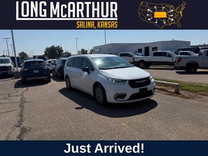 Used 2024 Chrysler Pacifica Touring-L