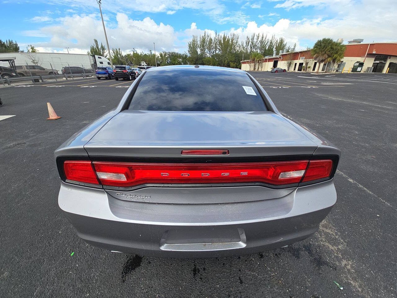 Used 2014 Dodge Charger SE w/ Connectivity Group RWD image 2