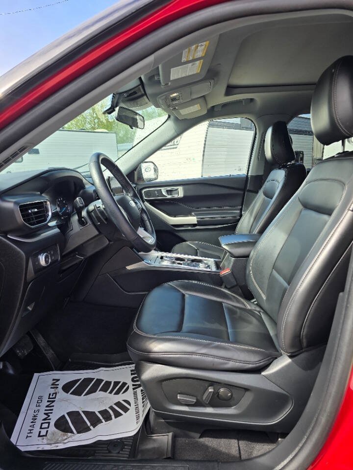 Used 2021 Ford Explorer XLT w/ Equipment Group 202A AWD/4WD image 12