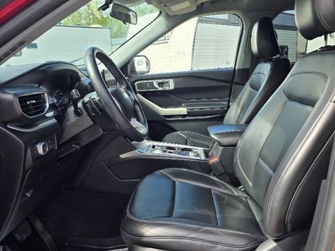 Used 2021 Ford Explorer XLT w/ Equipment Group 202A AWD/4WD image 12