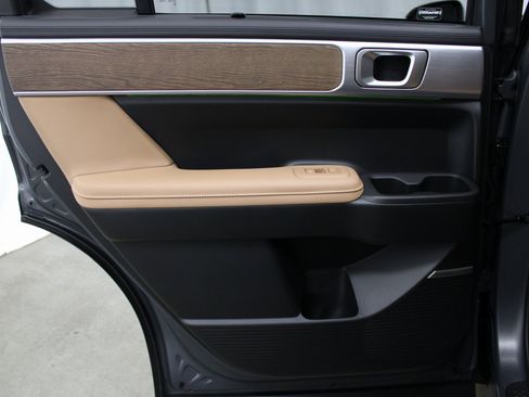 Used 2024 Hyundai Santa Fe Limited image 15