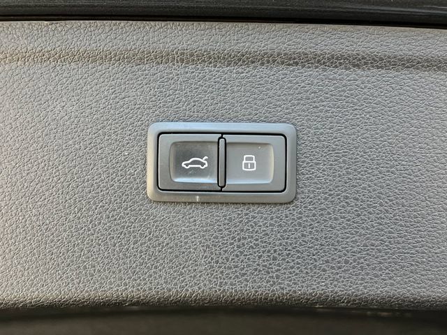 Used 2020 Audi Q5 e Premium w/ Convenience Package AWD/4WD image 19