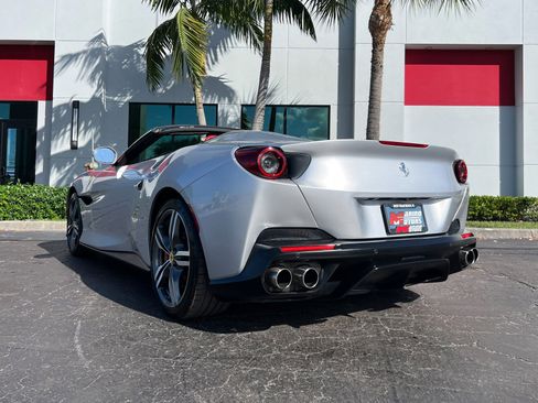 Used 2019 Ferrari Portofino image 10