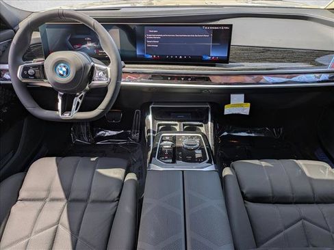 New 2025 BMW i7 xDrive60 AWD/4WD image 15