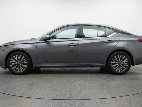 Used 2025 Nissan Altima 2.5 SV image 5