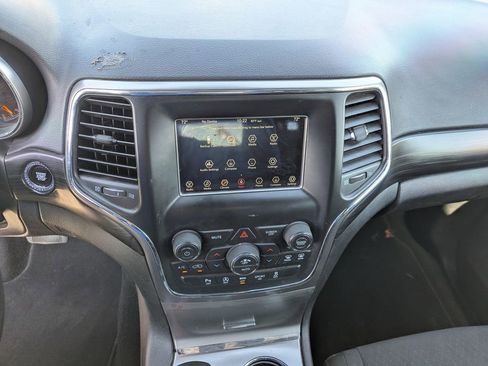 Used 2020 Jeep Grand Cherokee Laredo image 15