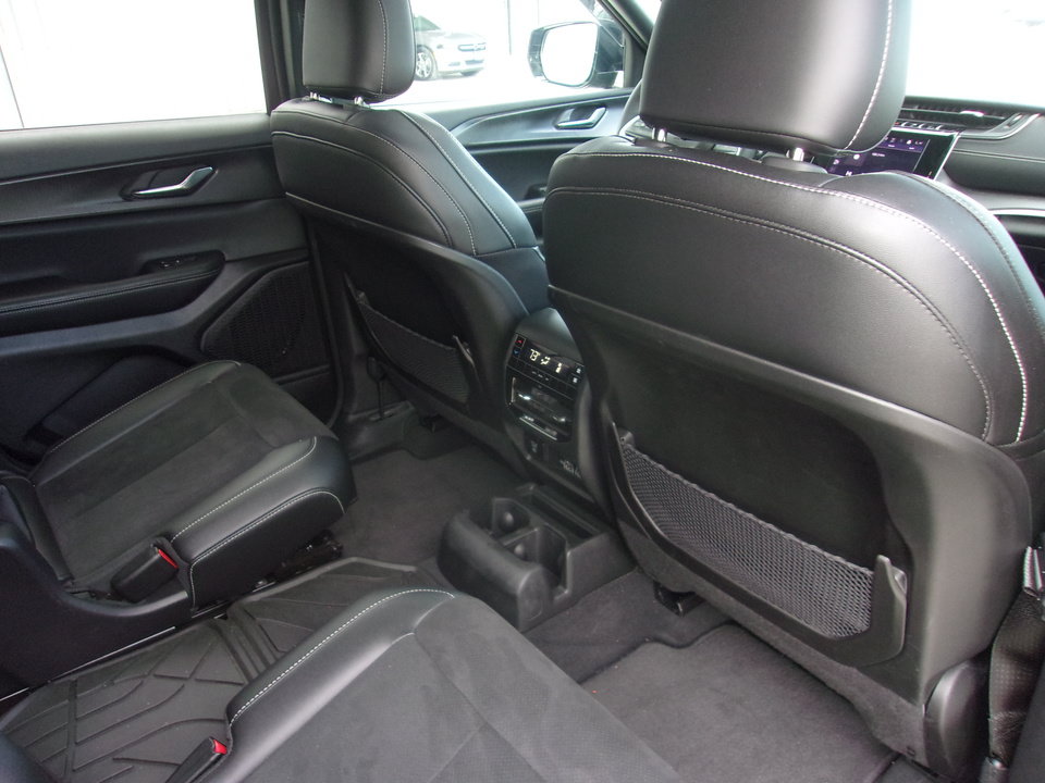 Used 2024 Jeep Grand Cherokee L Altitude AWD/4WD image 15