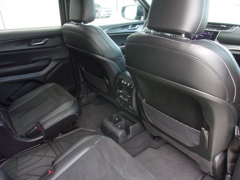 Used 2024 Jeep Grand Cherokee L Altitude AWD/4WD image 15