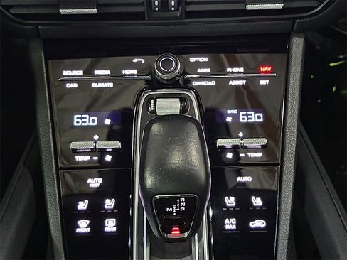 Used 2021 Porsche Cayenne image 19