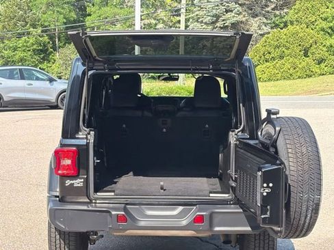 Used 2020 Jeep Wrangler Unlimited Sahara AWD/4WD image 4