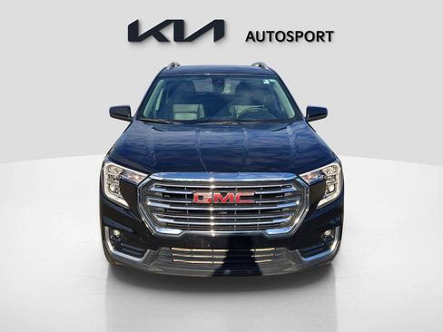 Used 2024 GMC Terrain SLT image 2