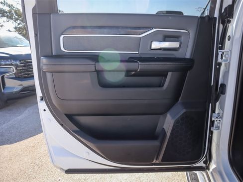 Used 2022 RAM 3500 Big Horn image 25