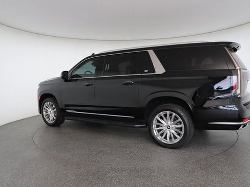 Used 2022 Cadillac Escalade ESV Premium Luxury image 9
