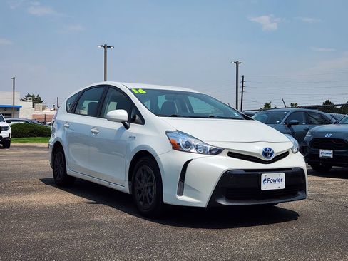Used 2016 Toyota Prius V Three FWD image 3