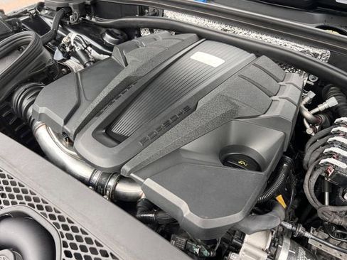 Used 2023 Porsche Macan S AWD/4WD image 34