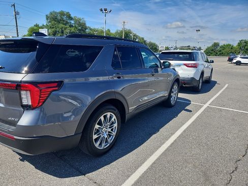 Used 2026 Ford Explorer Active w/ Active Comfort Package AWD/4WD image 4