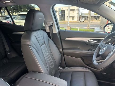 Certified 2025 Buick Envision Avenir image 13