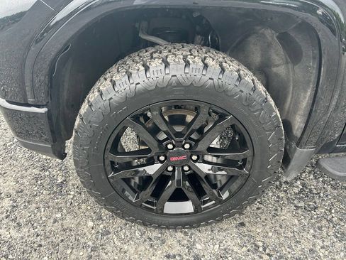 Used 2025 GMC Sierra 1500 AT4 w/ Technology Package AWD/4WD image 16