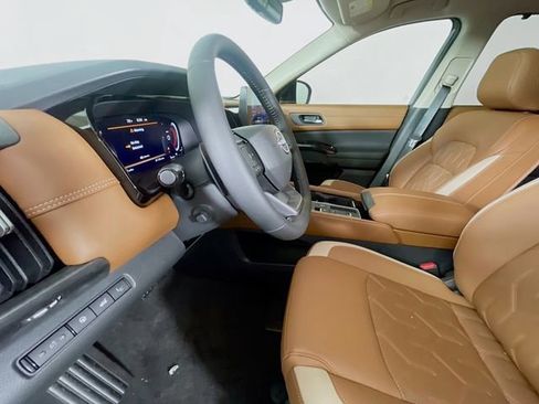 New 2026 Nissan Pathfinder Platinum FWD image 13