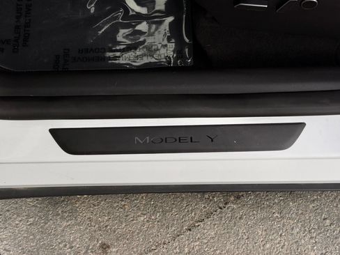 Used 2023 Tesla Model Y Performance AWD/4WD image 15