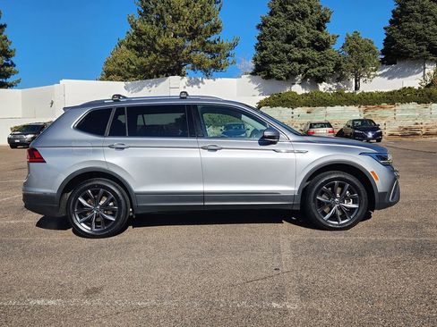 Used 2022 Volkswagen Tiguan SE image 2