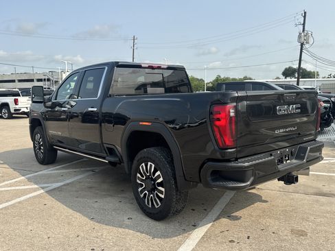 Used 2025 GMC Sierra 2500 Denali Ultimate AWD/4WD image 12