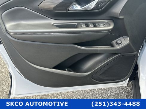 Used 2023 GMC Terrain SLE w/ Driver Convenience Package image 12