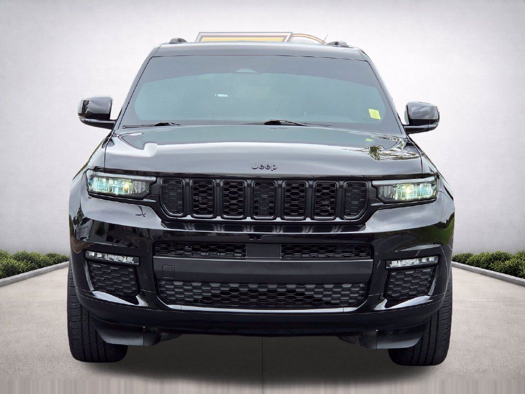 Used 2024 Jeep Grand Cherokee L Limited w/ Black Appearance Package AWD/4WD image 3