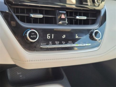 Used 2022 Toyota Corolla SE image 32